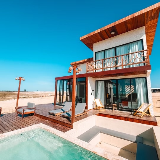 Casa da Vila Cangalha com piscina e deck de frente para o mar em Caraúbas